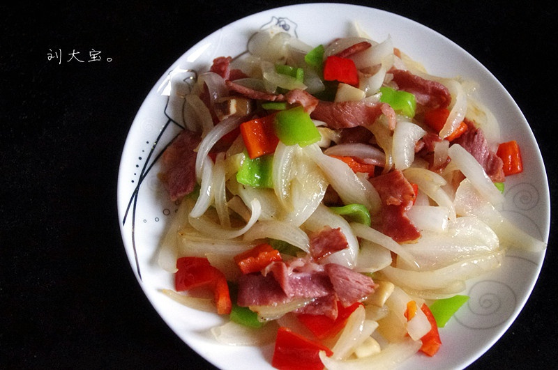 腊肉尖椒炒洋葱