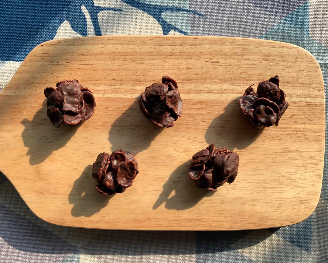 快手巧克力玉米片能量球的做法