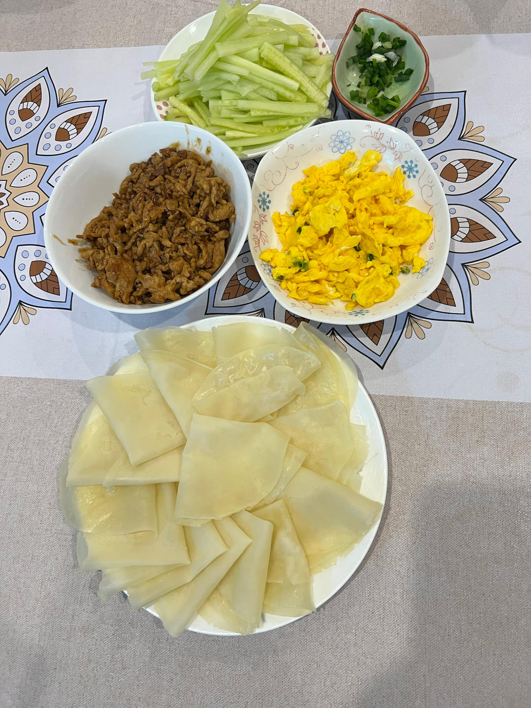 春日限定-京酱肉丝卷春饼