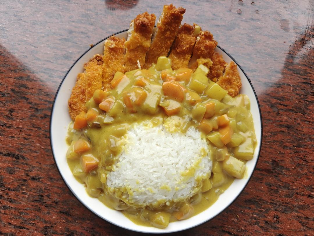 炸鸡排咖喱饭