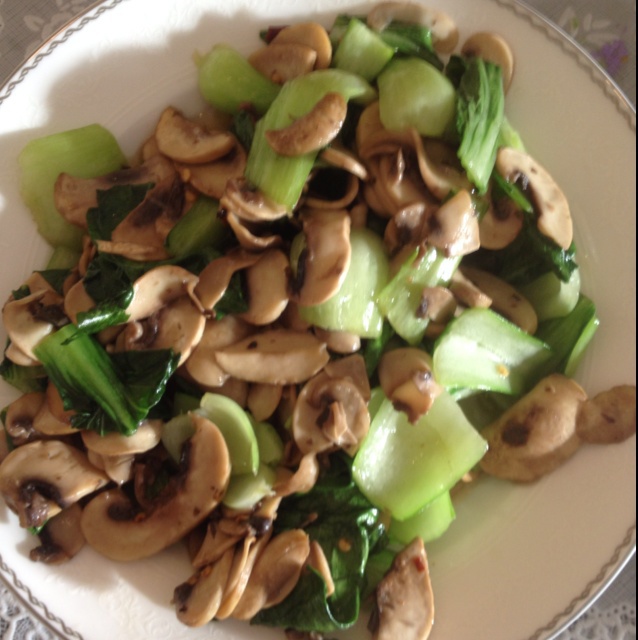 手捏菜炒蘑菇