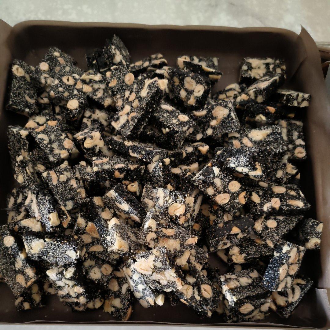 芝麻核桃花生糖