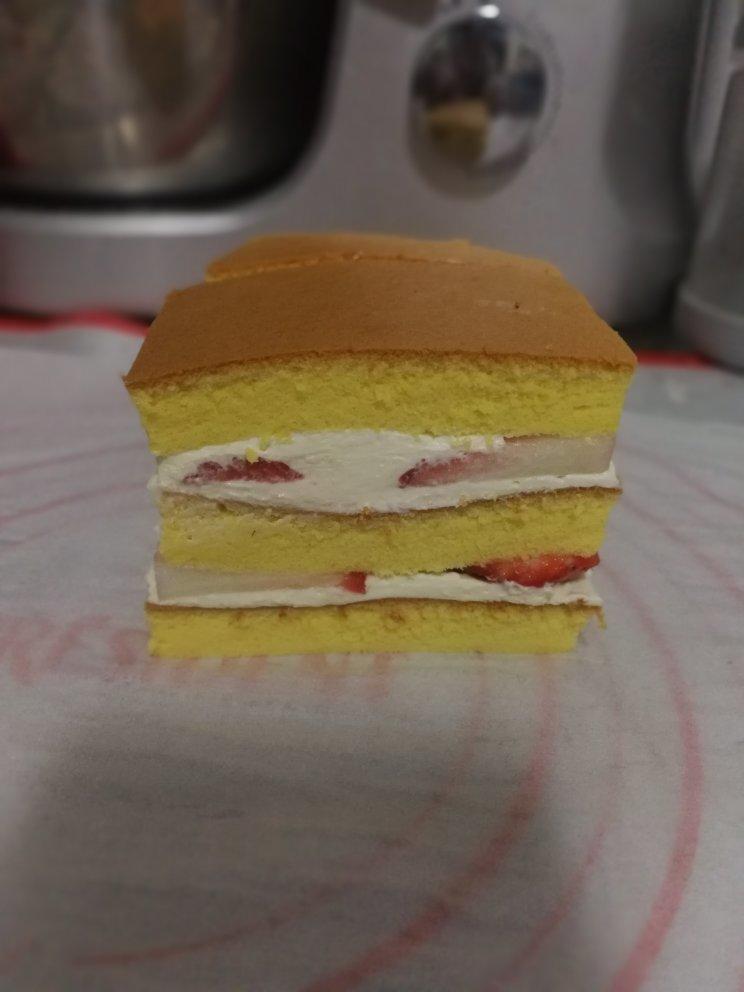 不会卷蛋糕卷？这款草莓奶油切片蛋糕，易上手