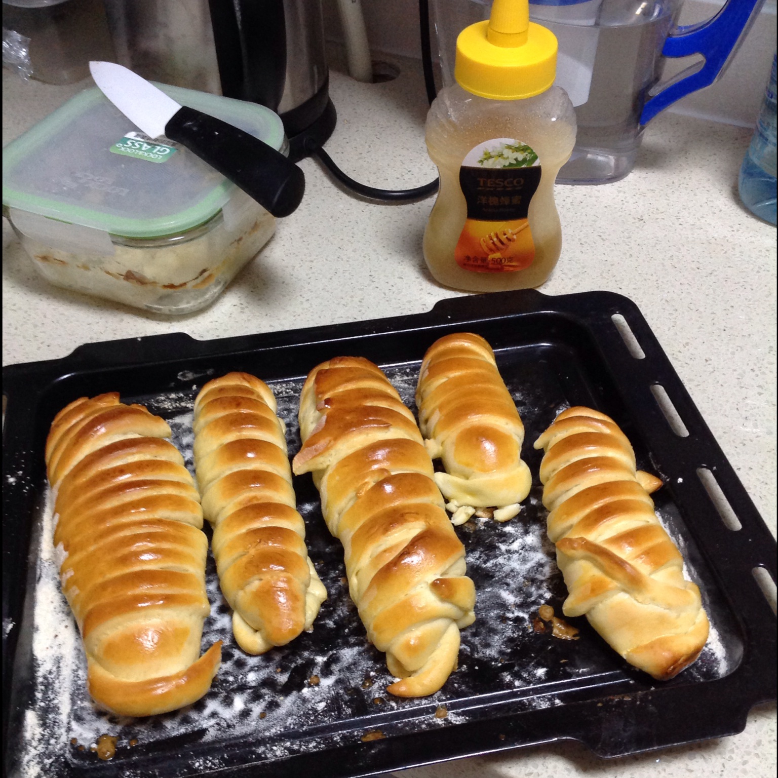 牛肉松毛毛虫面包