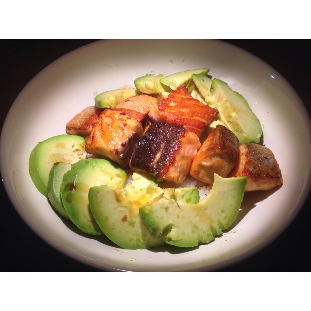 三文鱼牛油果拌饭