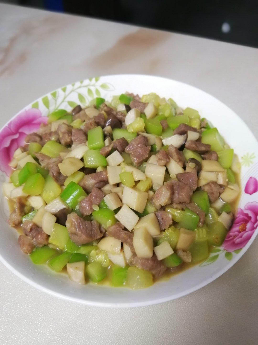 家常菜~杏鲍菇烧牛肉粒