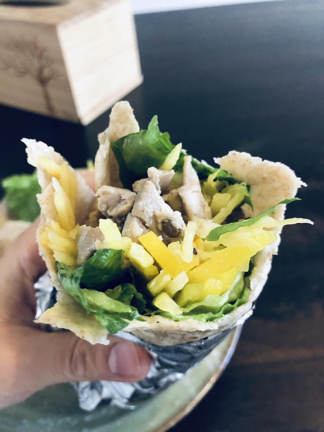 甜口的全麦饼卷一切