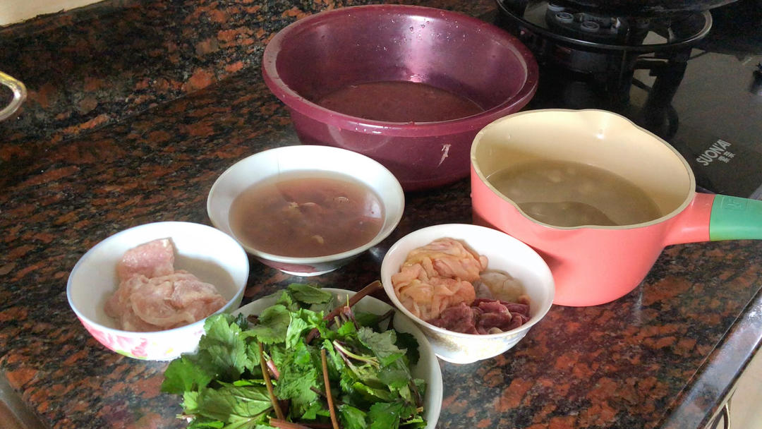 去湿薏米芡实珍珠花菜粥