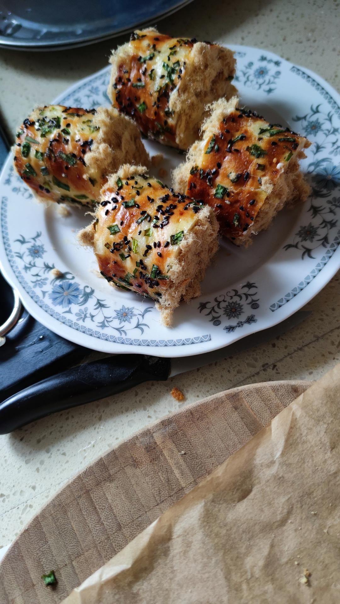 复刻面包店爆款「香葱肉松面包卷」在家就能轻松做