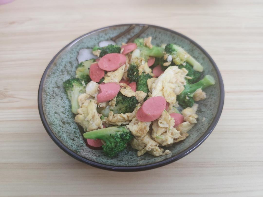 {☀快手晚餐☀}火腿肠滑蛋西兰花