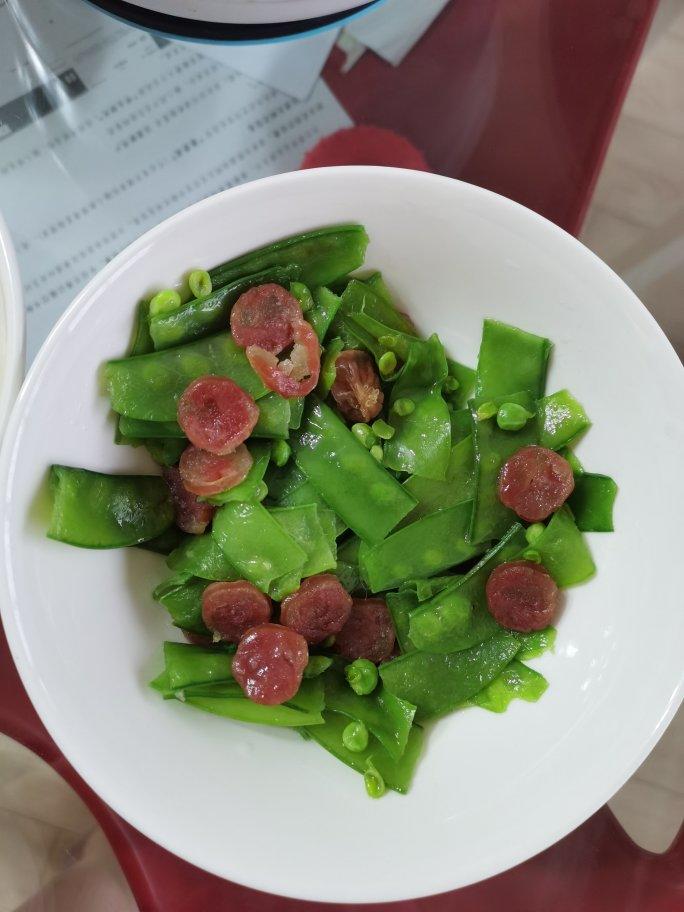 无比简单的荷兰豆炒腊肠，营养又好吃～！