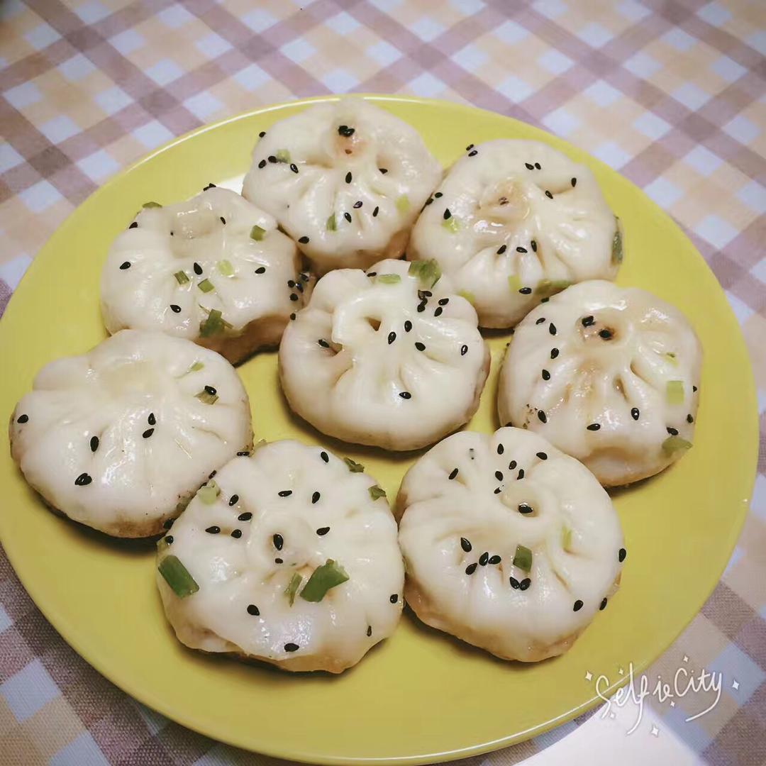 咸蛋黄鲜肉生煎包