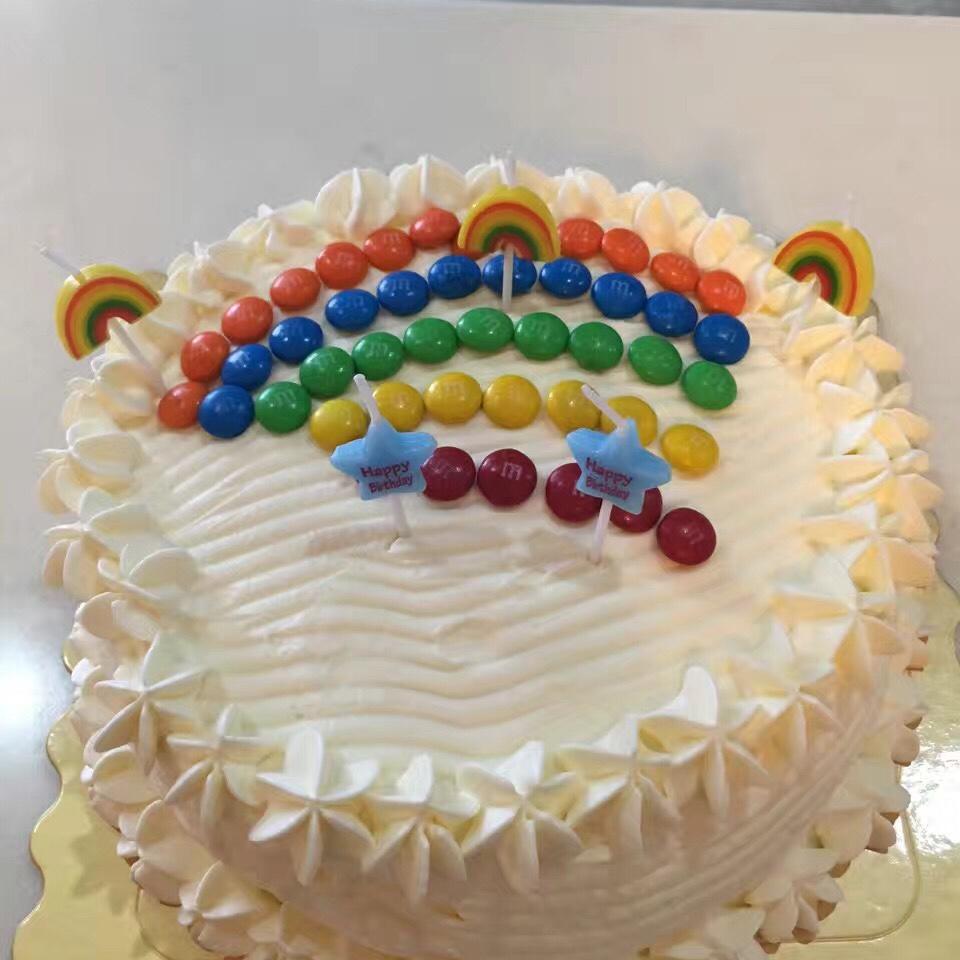彩虹生日蛋糕
