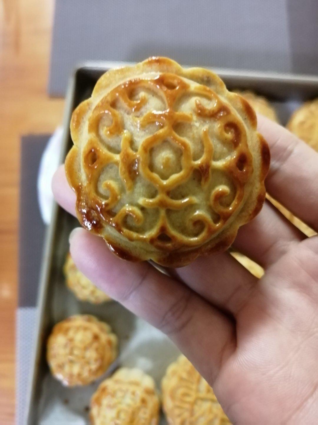 广式月饼—蛋黄莲蓉月饼