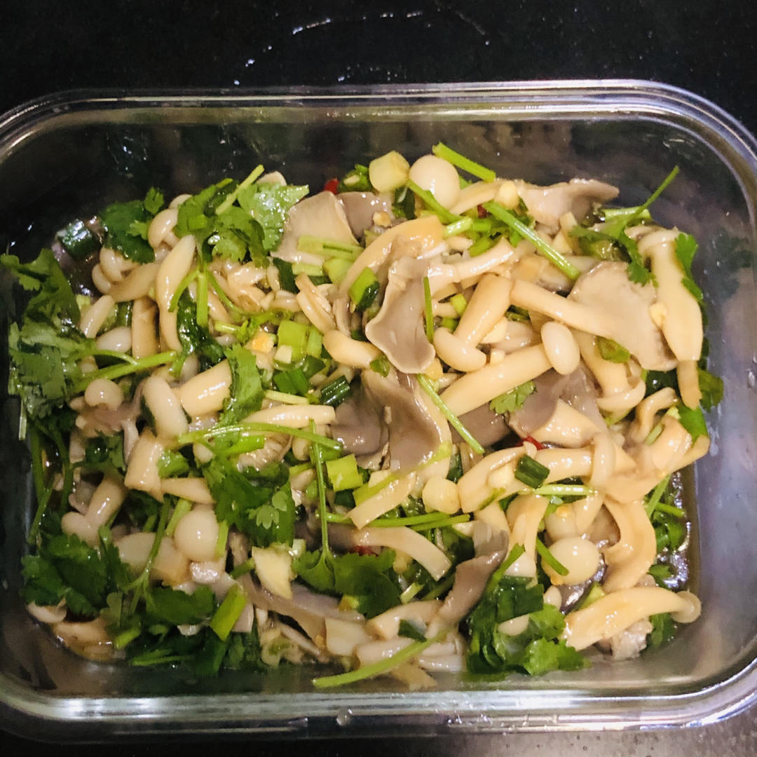 酸辣拌平菇