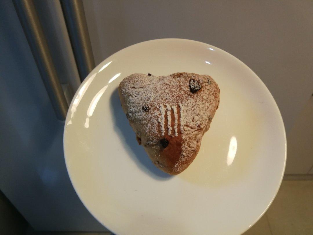 全麦蔓越莓核桃乳酪三角软欧包