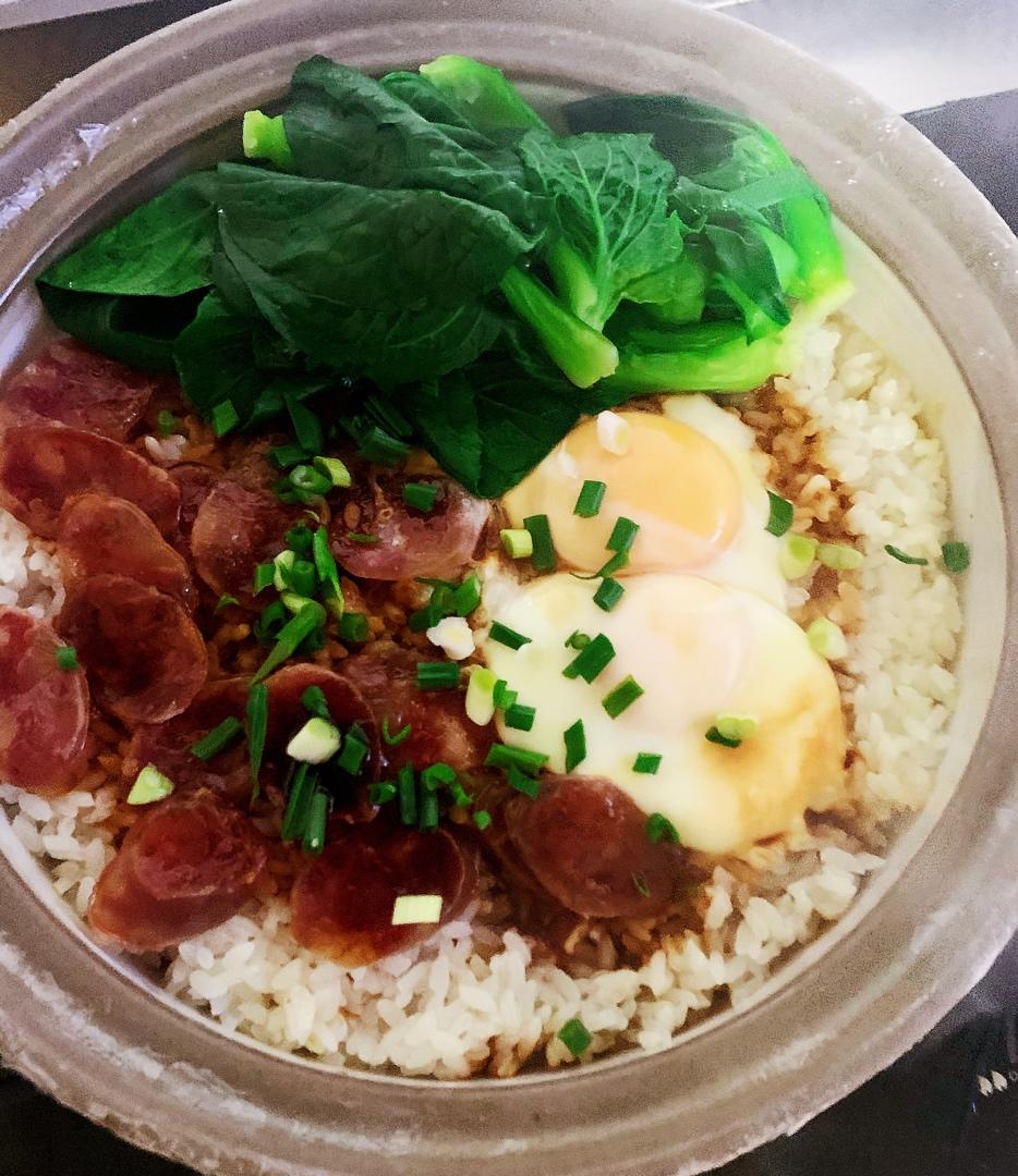 《广式腊肠砂锅煲仔饭》