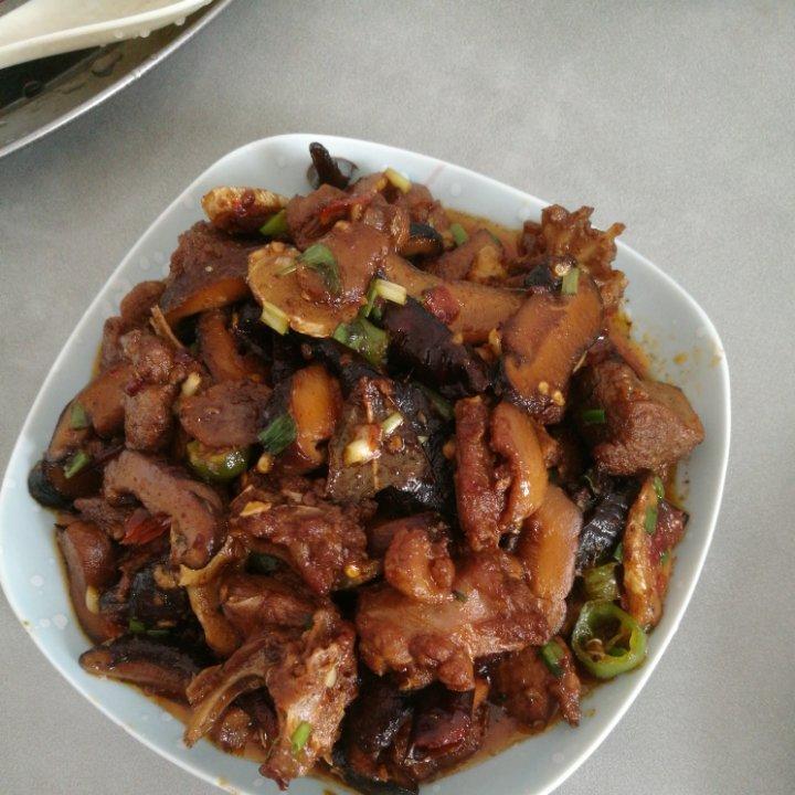 传统正宗的啤酒鸭配方和做法，鲜嫩香浓，只需炒千万不要焯水