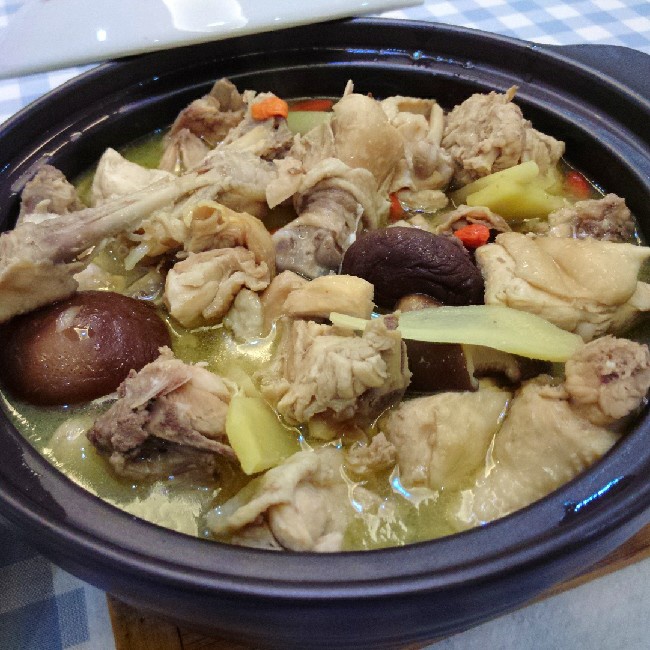 香菇炖鸡汤