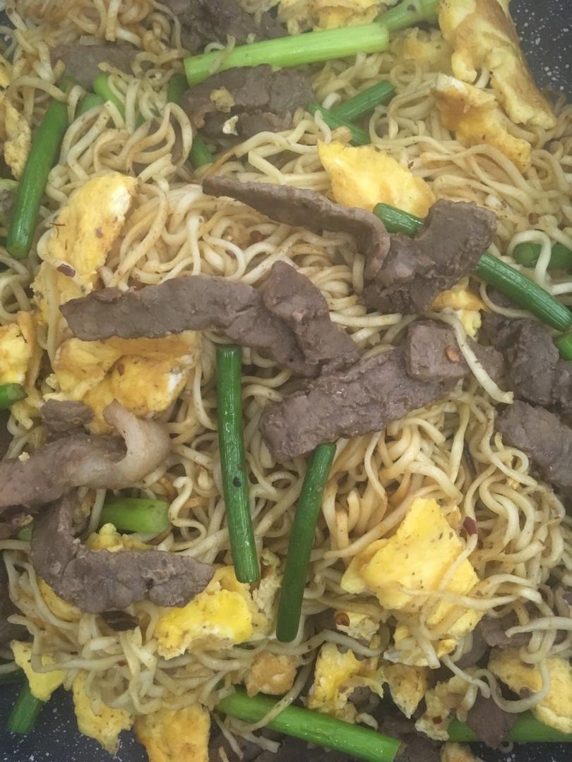 记忆里的夜市排挡肉丝炒面