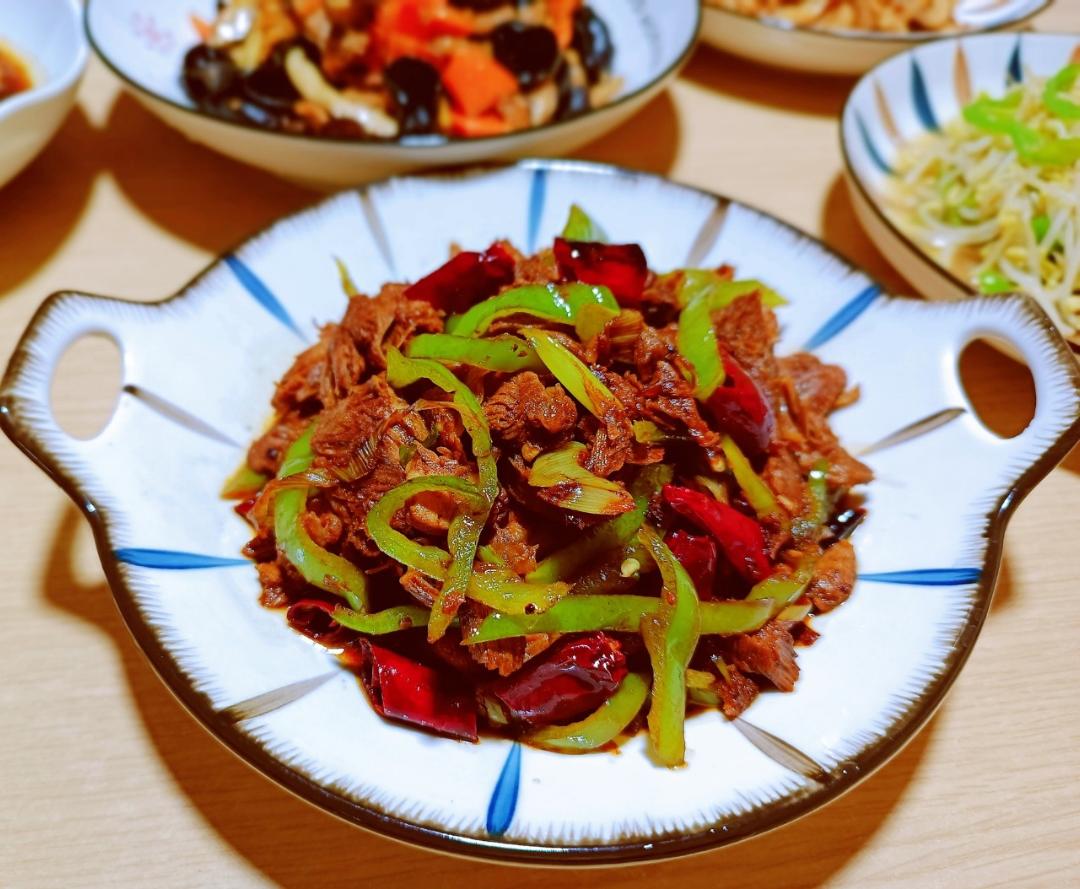 家常菜｜蒜苔炒护心肉