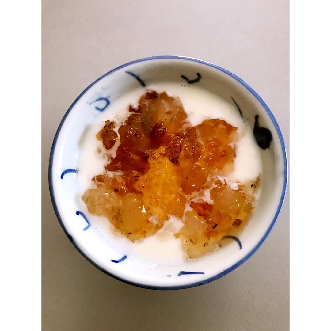 牛奶蛋白炖桃胶