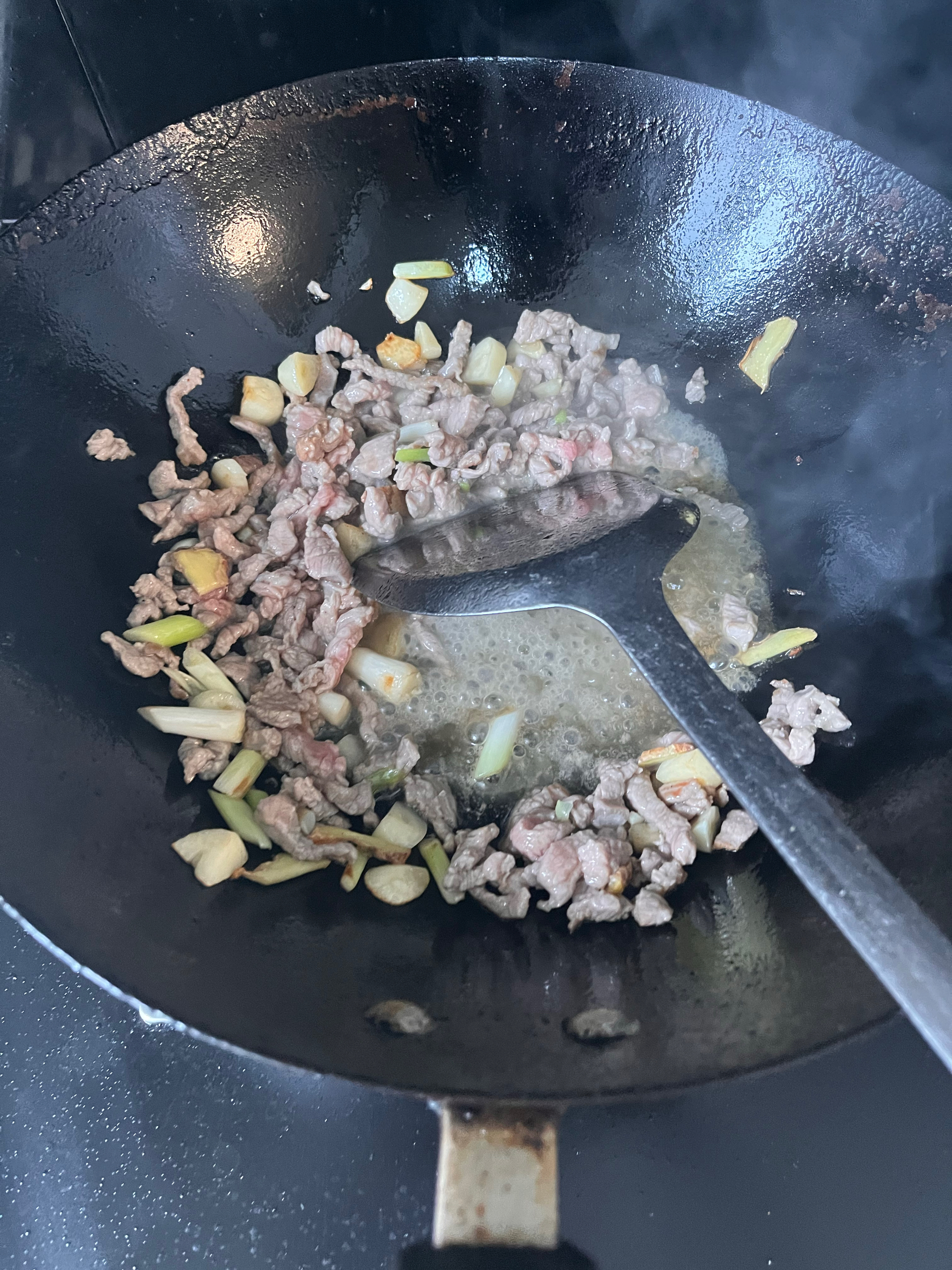 糯米笋炒牛肉的做法 步骤4