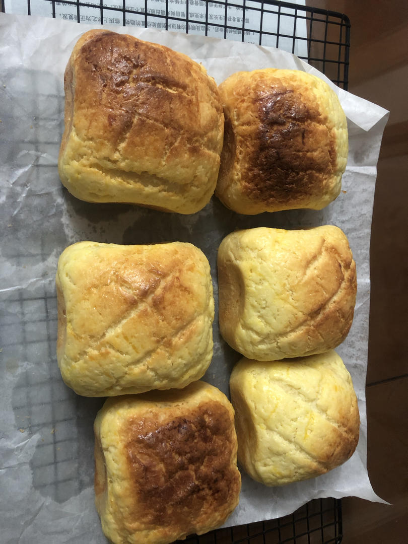 好吃到炸裂的港式菠萝包（附带制作酥皮的小视频）