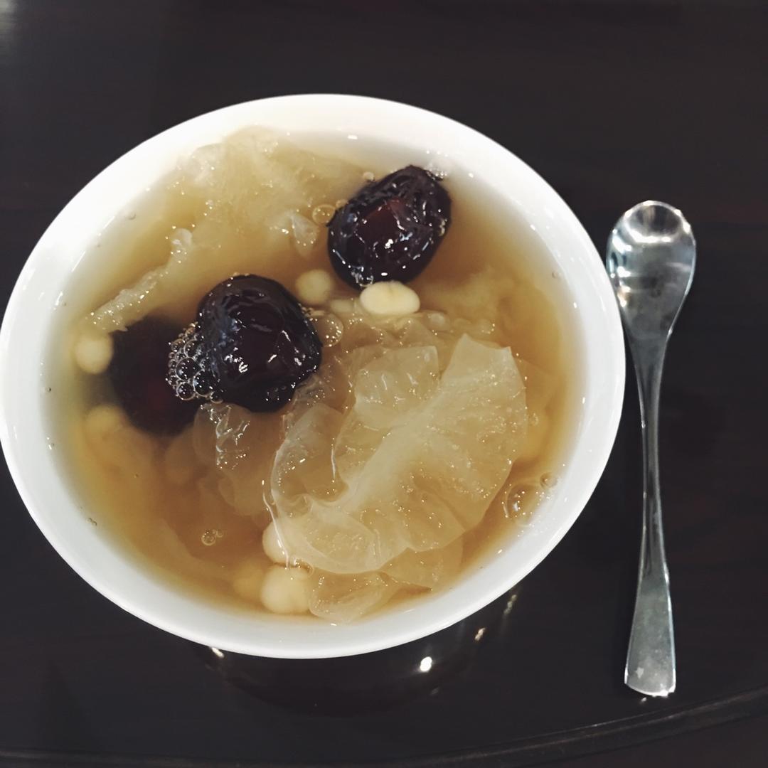 鸡头米鲜银耳羹  新鲜才是最好的