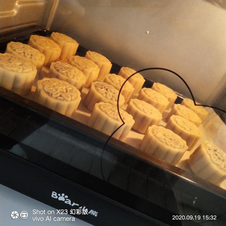 蛋黄肉松月饼(隔夜回油)