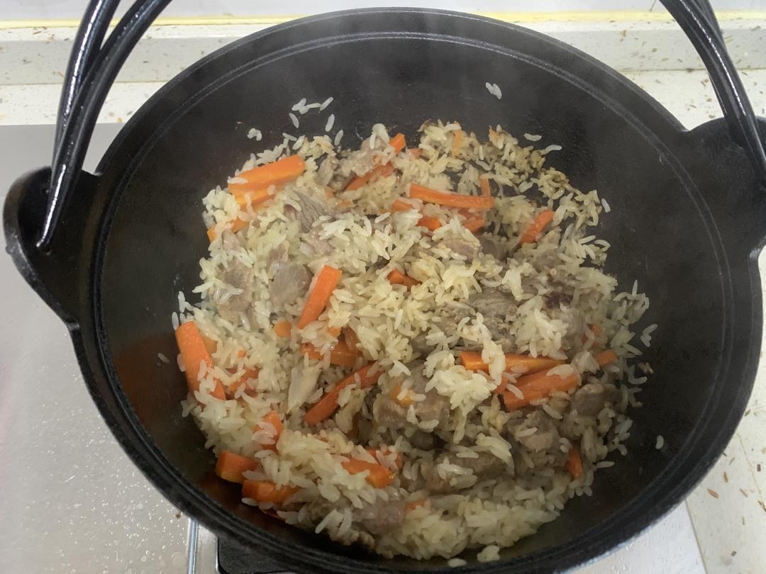 新疆羊肉抓饭
