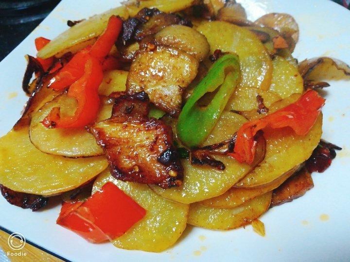 五花肉干煸土豆片