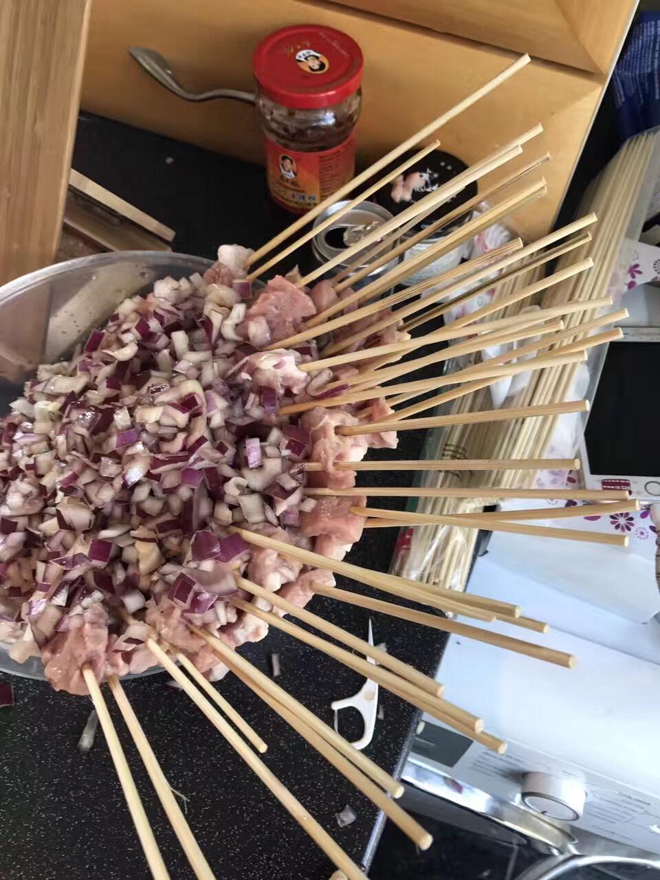 新疆巴郎子的烤羊肉秘方（羊肉嫩而不膻的腌制法）
