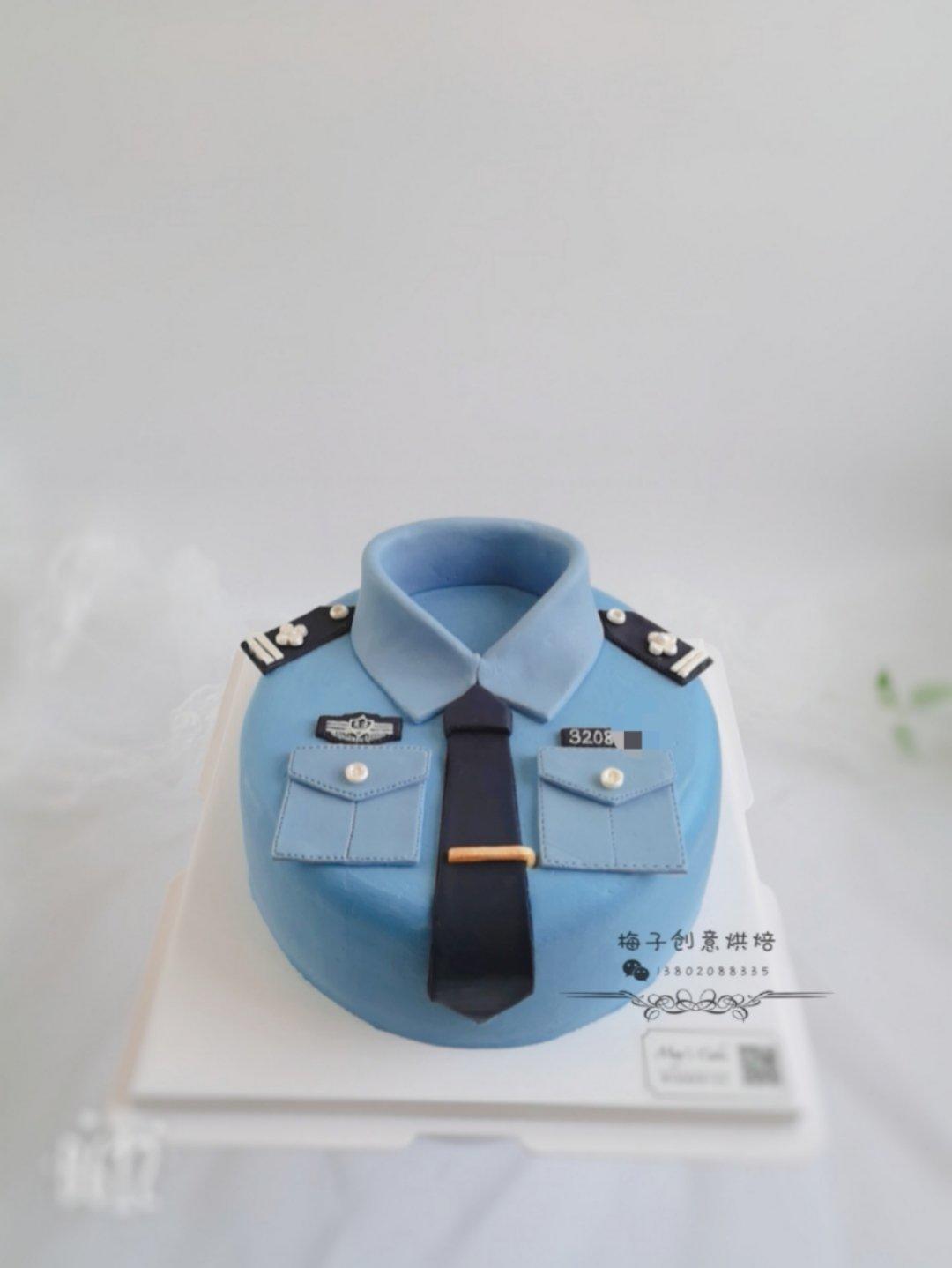 梅子创意烘焙教室做的警服蛋糕