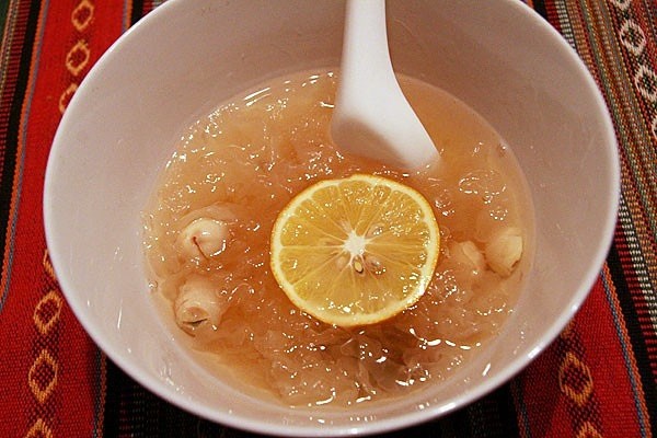 柠檬银耳莲子汤