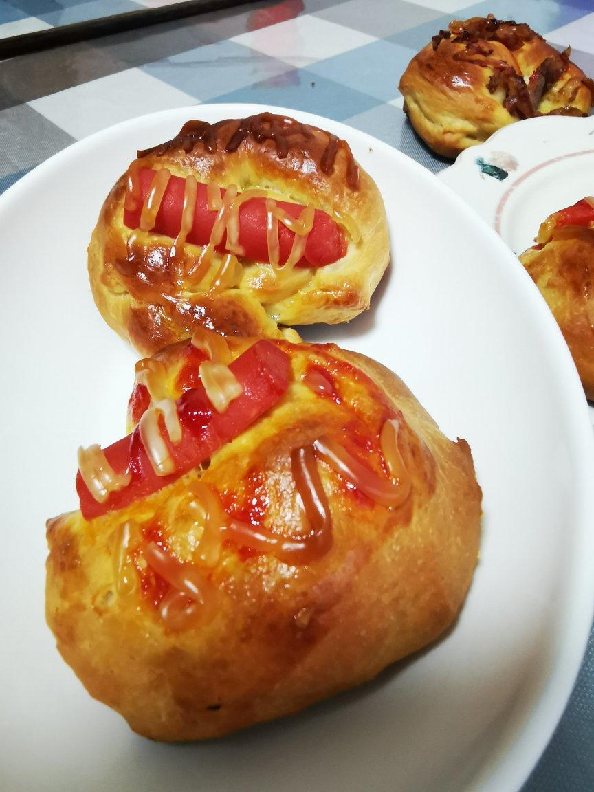 脆皮肠仔餐包