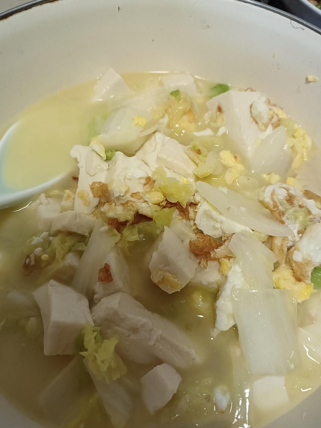 汤：豆腐鸡蛋白菜三鲜汤