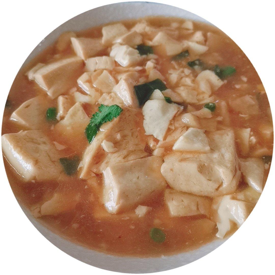 不放肉也超下饭的葱焖豆腐