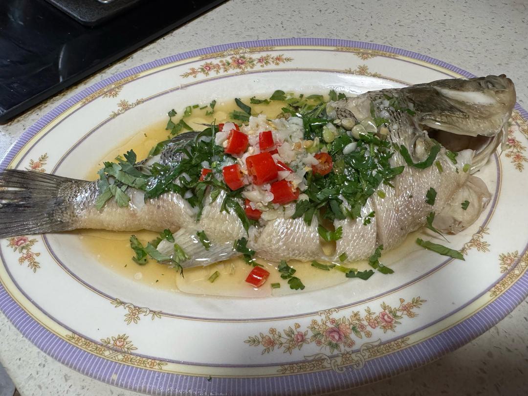 泰式青柠汁蒸鲈鱼