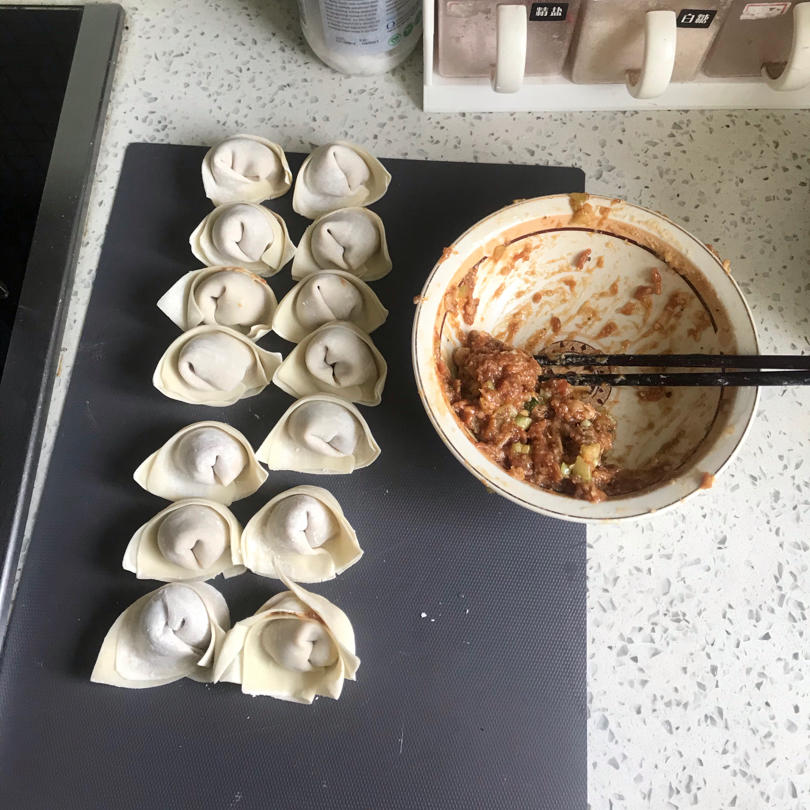牛肉芹菜虾皮小馄饨