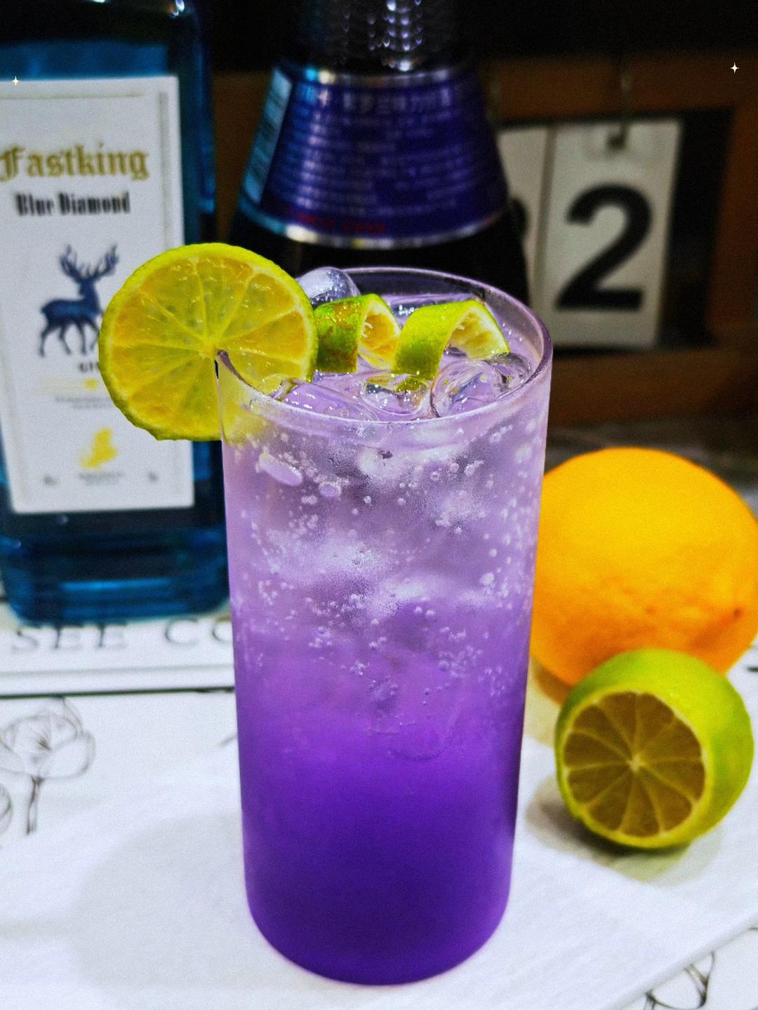 气泡特调之紫罗兰菲士
Violet Fizz Sparkling Cocktail