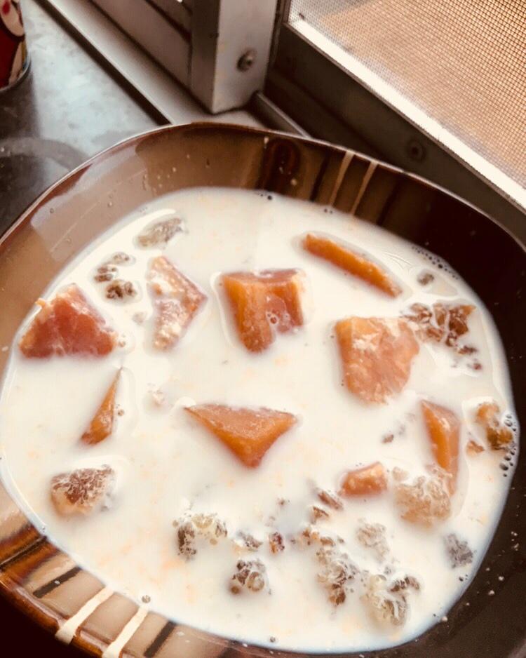 木瓜桃胶炖牛奶