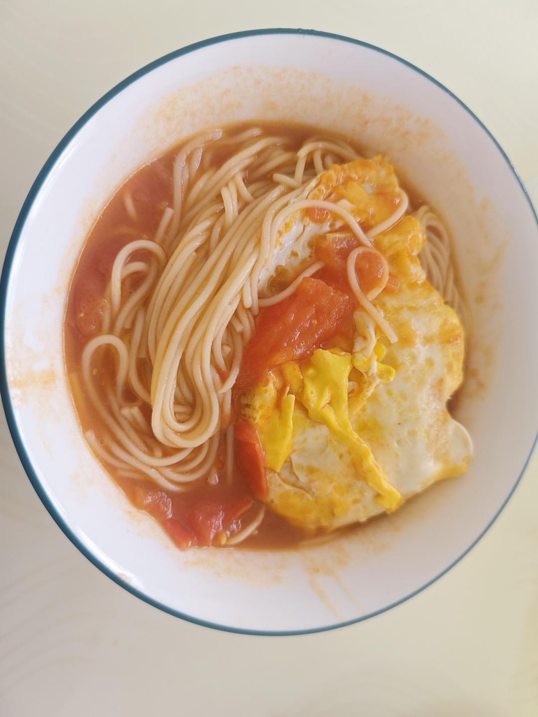 酸爽开胃的茄汁酸汤面，也太太好吃了~