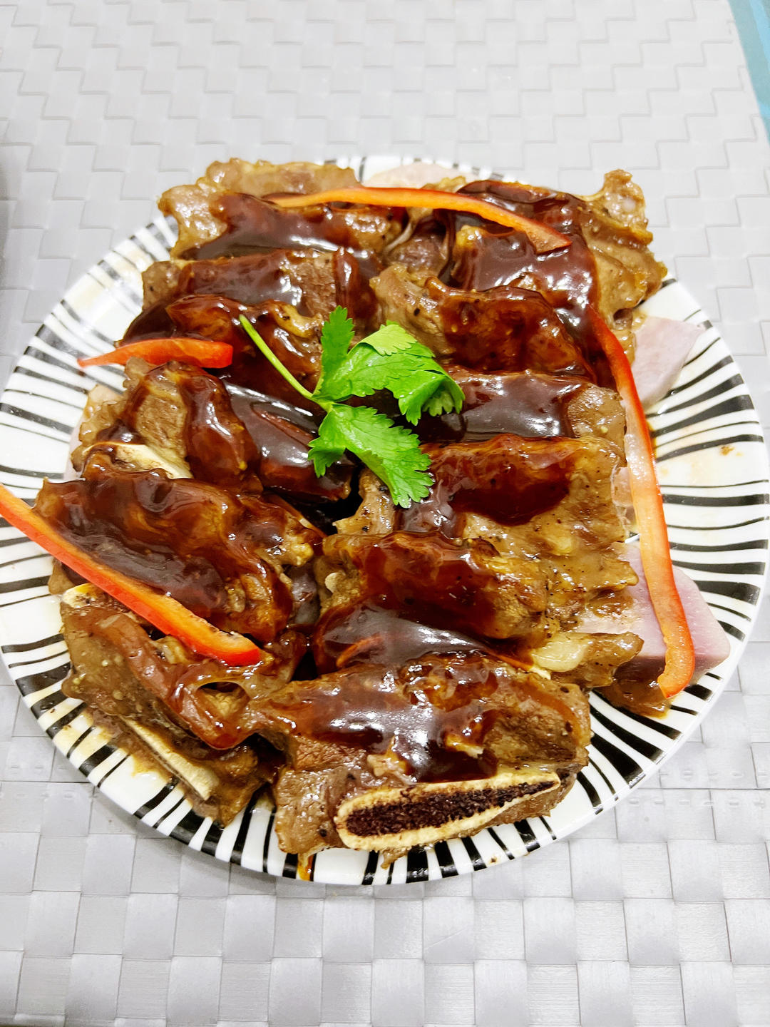 惹味下饭的黑椒蒸牛仔骨（超简单）