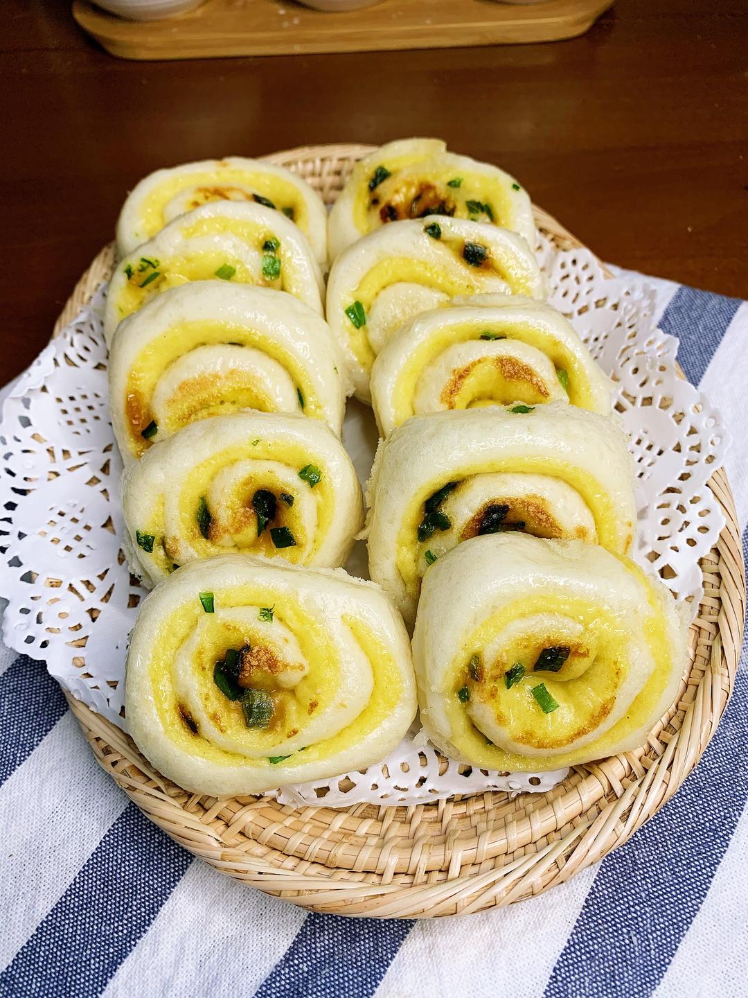 粗粮细做-玉米面香葱卷的做法