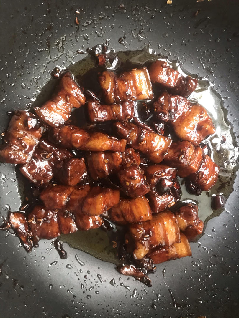 吃着碗里望着锅里的红烧肉