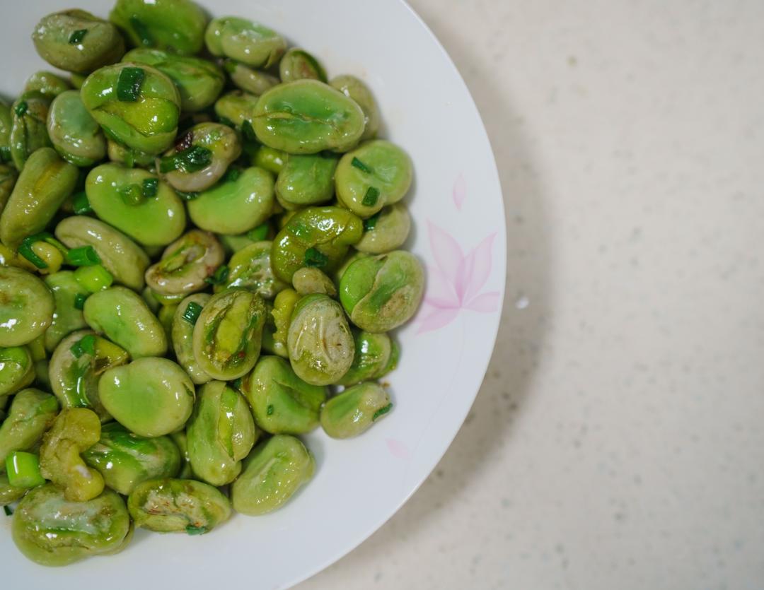 葱烧蚕豆