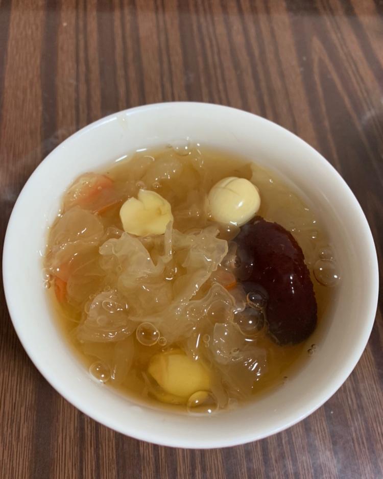 红枣银耳莲子羹