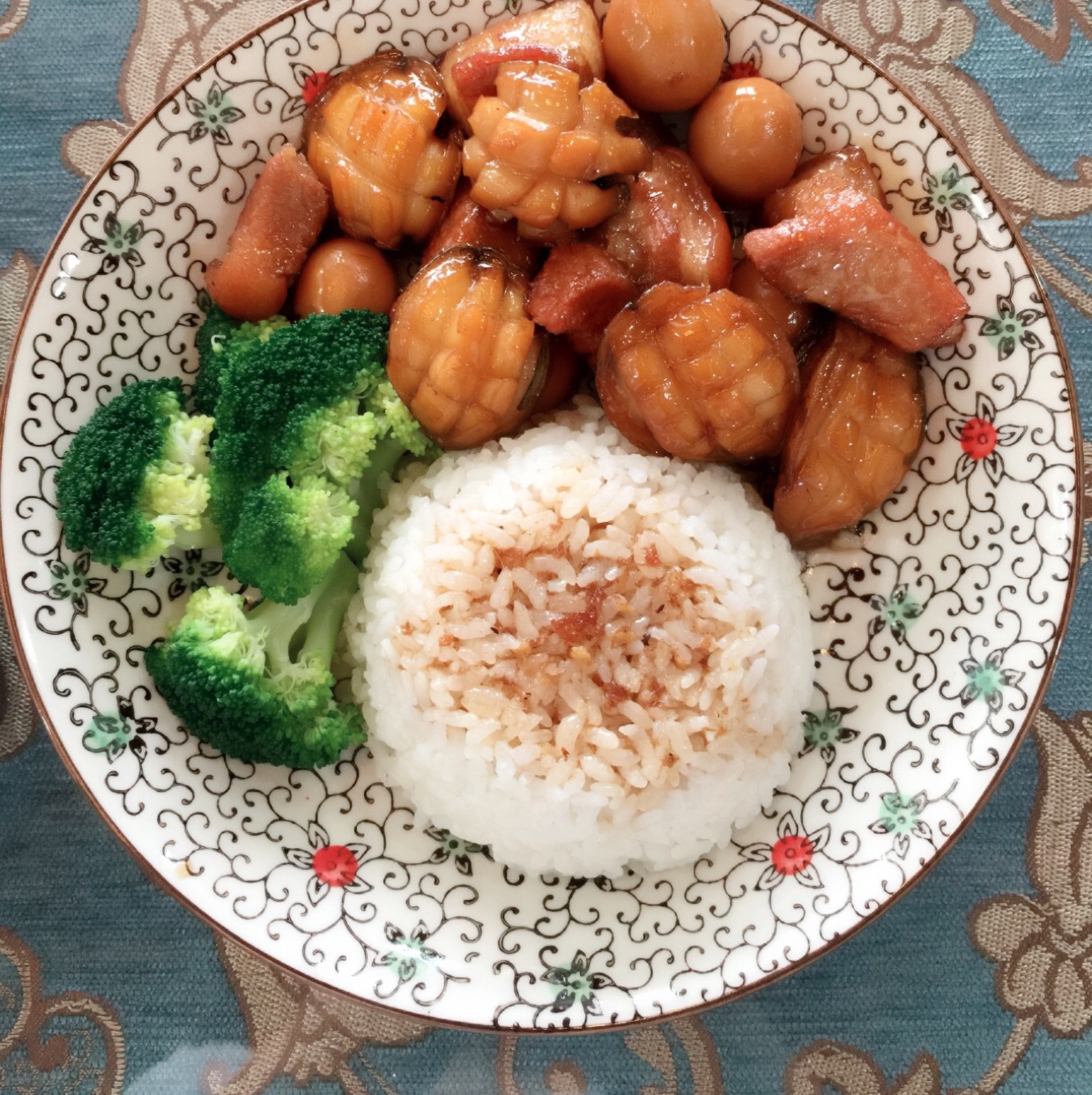 鹌鹑蛋红烧肉