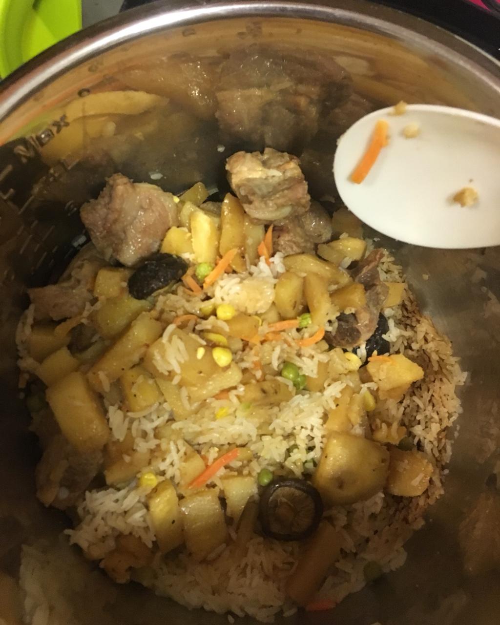 喷香排骨焖饭（爆好吃）